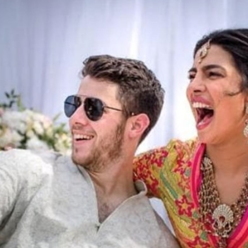 الثنائي نيكيانكا تزوجا في قصر أويد باهوا