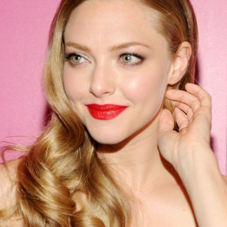  أماندا سيفريد تحتفل بعيد ميلادها ال33