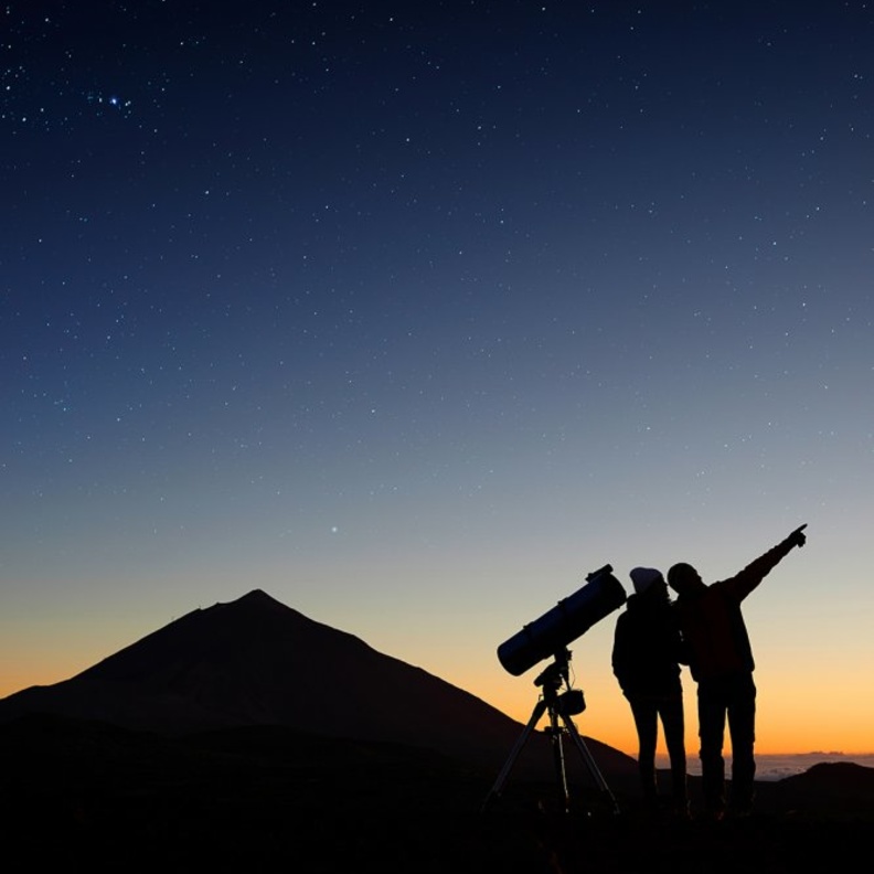 سحر تامل النجوم في سماء الامارات