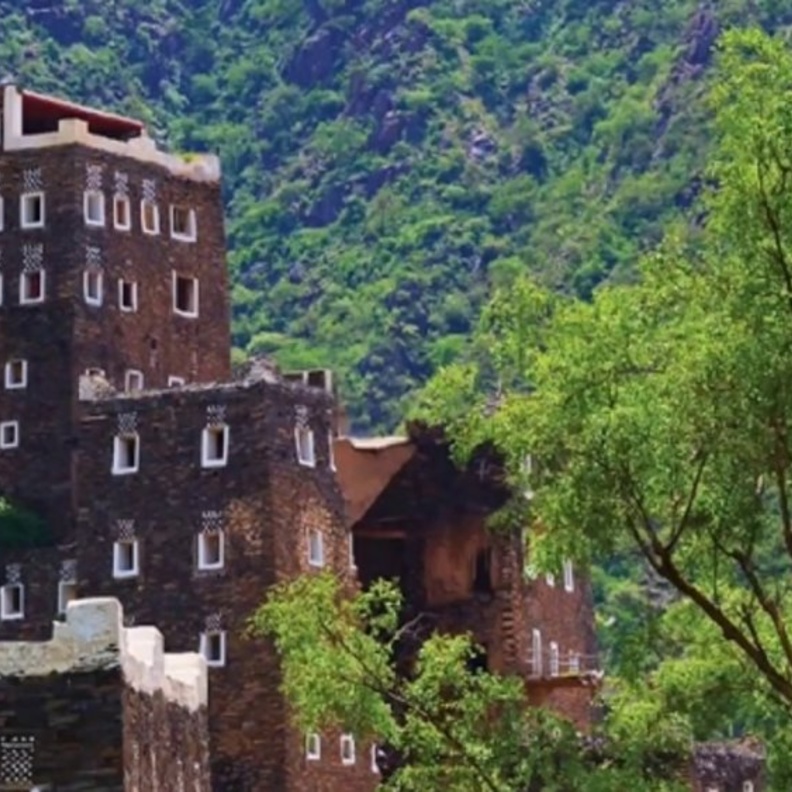 مباني الحجر في قرية رجال ألمع.