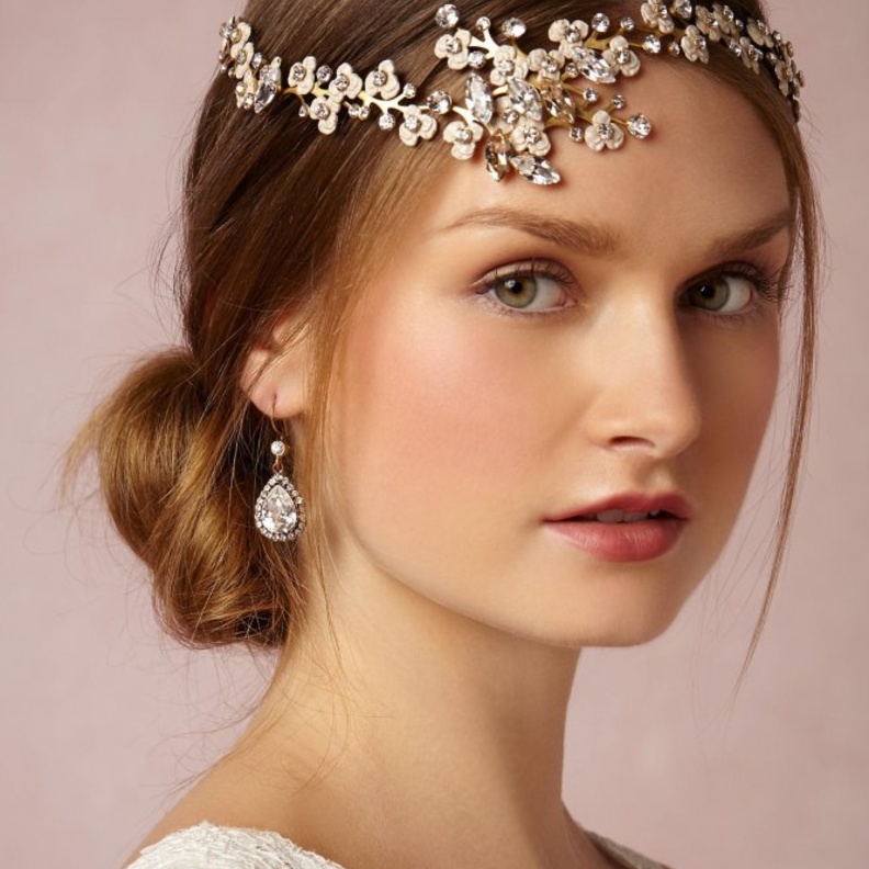 مكياج هادئ وترابي للعروس صاحبة العيون العسلية