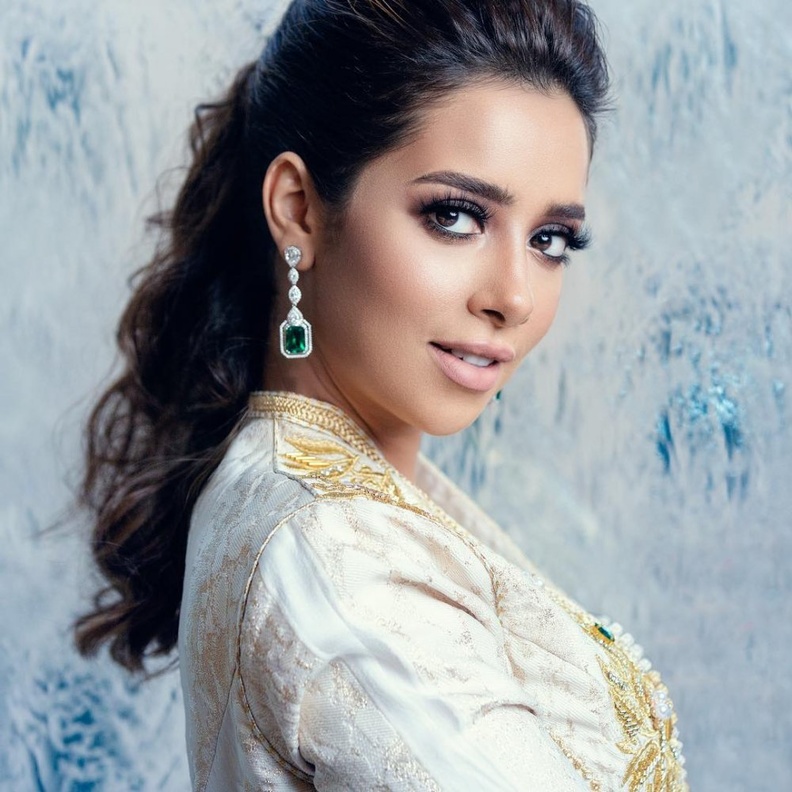 بلقيس تتألق بحفلها في مدينة العين