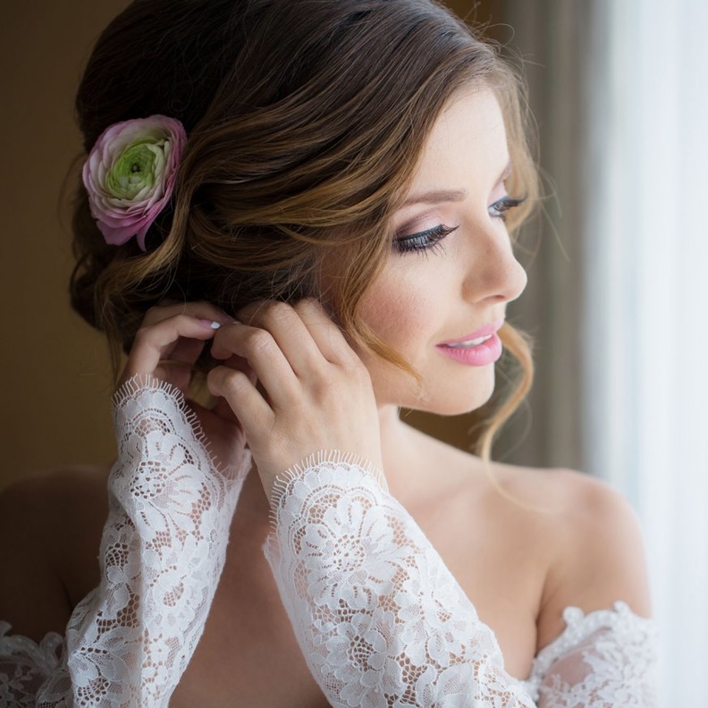 إكسسوار شعر للاطلالة الرومانسية