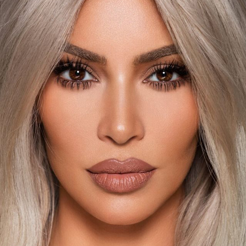  أجمل إطلالات كيم كاردشيان الجمالية