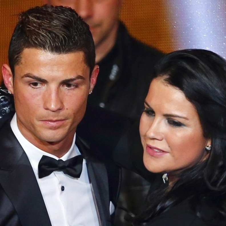 أسرة رونالدو تتهم المافيا بالتأثير على اختيار جائزة الكرة الذهبية