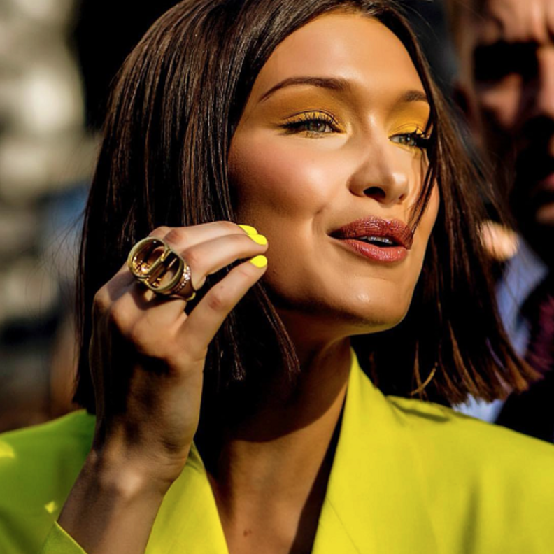 استبدلت بيلا الكحل الأسود بالذهبي