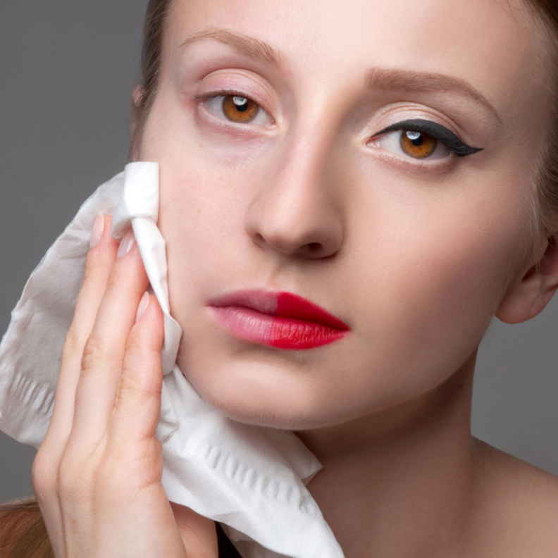 اتبعي نصائحنا لإزالة المكياج