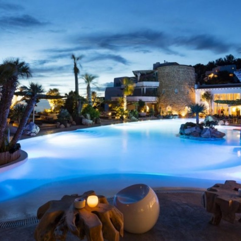 تضم ابيزا احدى اجمل الشواطئ في العالم