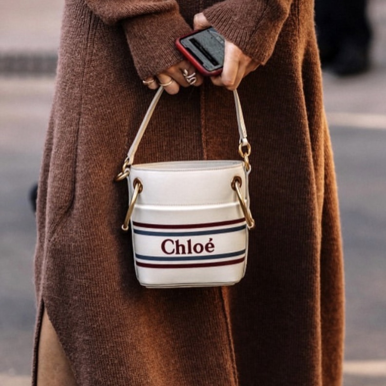 حقائب الدلو موضة 2019.