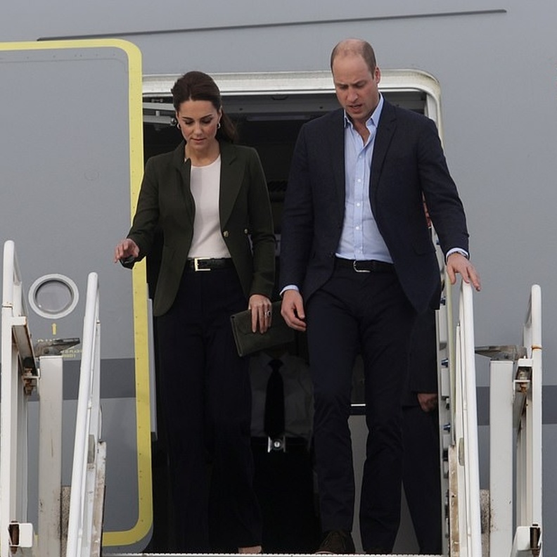 كيت ميدلتون ظهرت بإطلالة شبيهة إلى حد كبير بنوعية إطلالات العمل المفضلة لدى ميغان ماركل