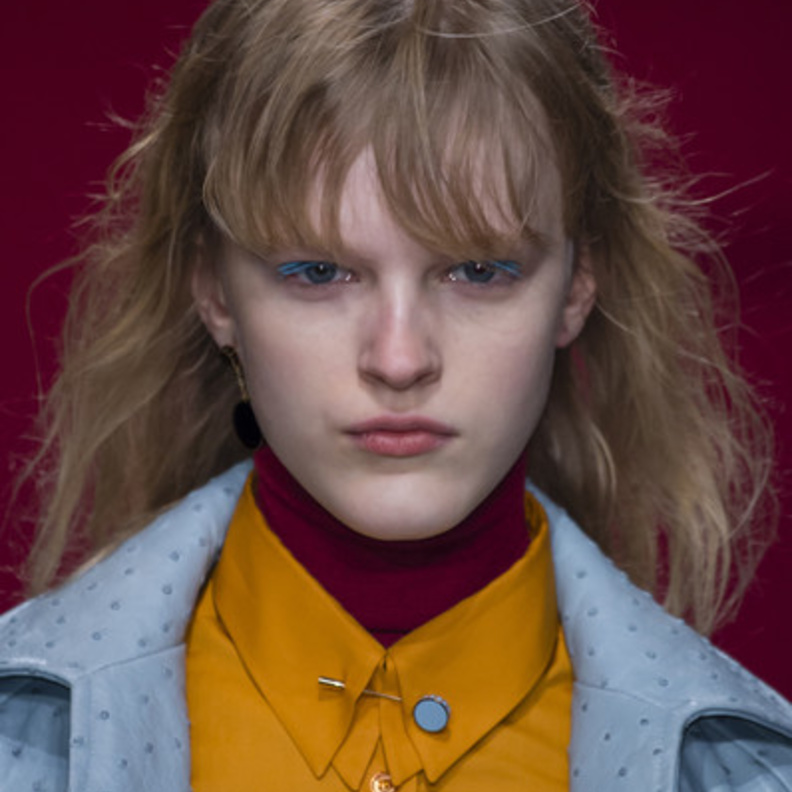  أحدث تسريحات شعر متجدّدة مع الغرة المبعثرة