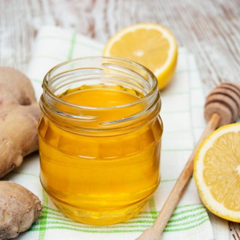  مشروب الليمون مع العسل و الزنجبيل يعالج البلغم و الكحة