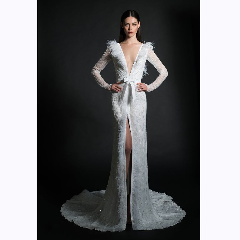 فساتين زفاف مع ريش.