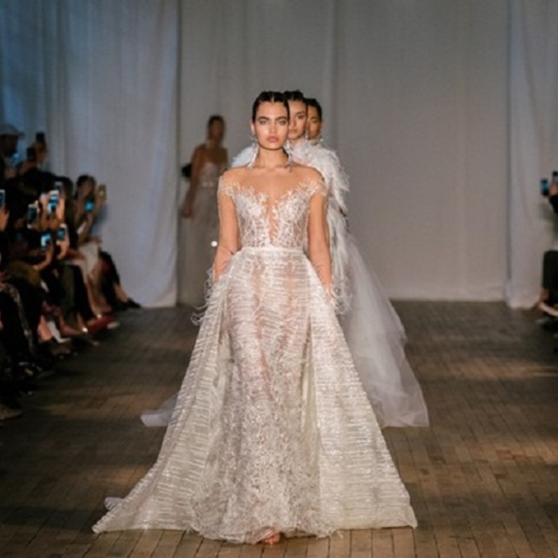 فساتين زفاف براقة