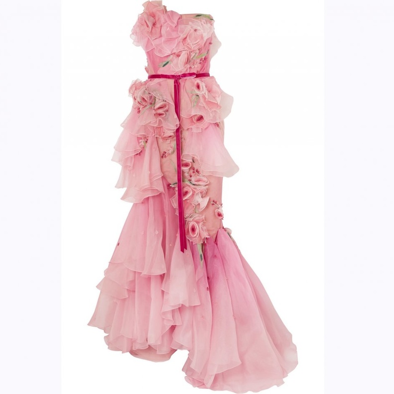 فستان احمر من MONIQUE LHUILLIER من التول