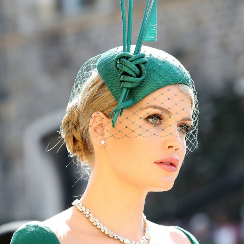 كاثرين زيتا جونز ترتدي أقراط لورين شوارتز Lorraine Schwartz