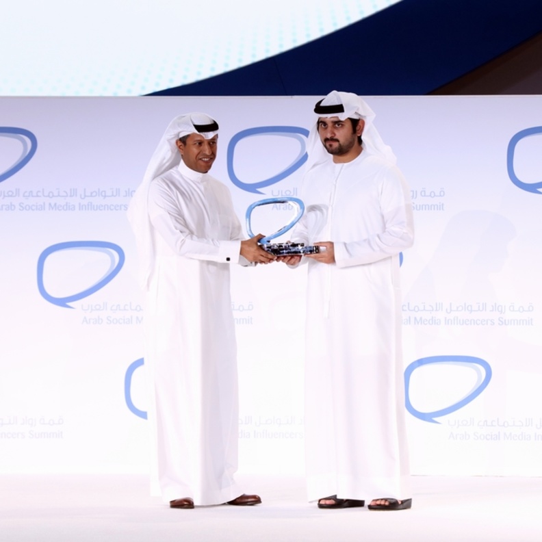 موقع أرقام يفوز بجائزة رواد التواصل الاجتماعي العرب