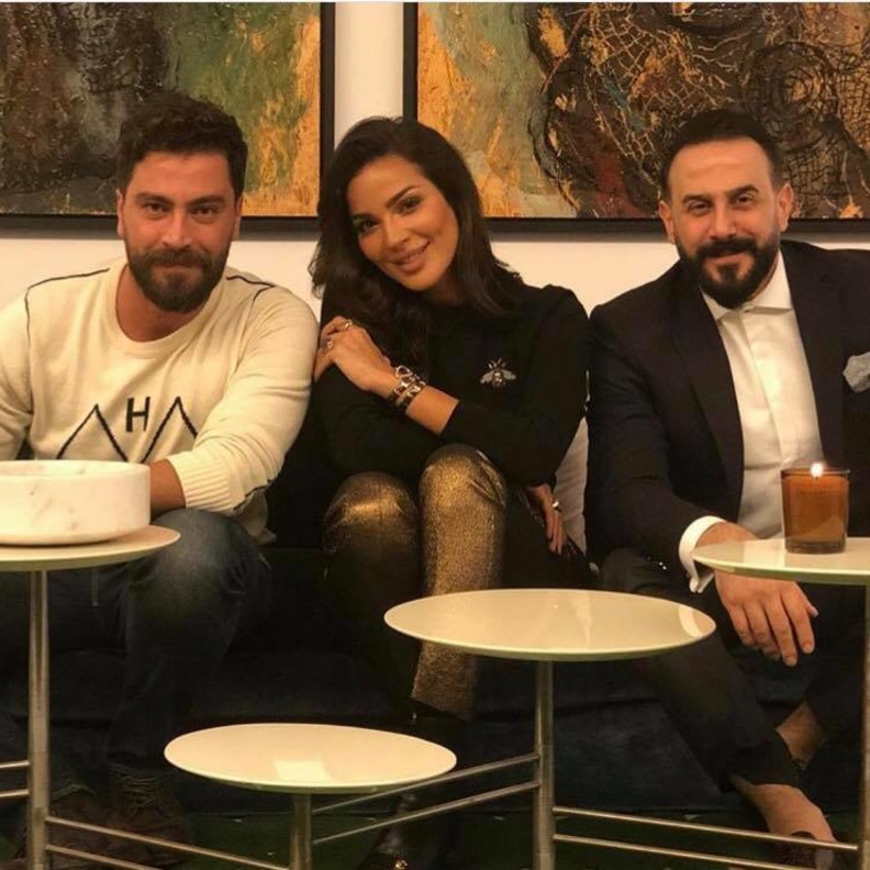 فريق مسلسل "خمسة ونص"