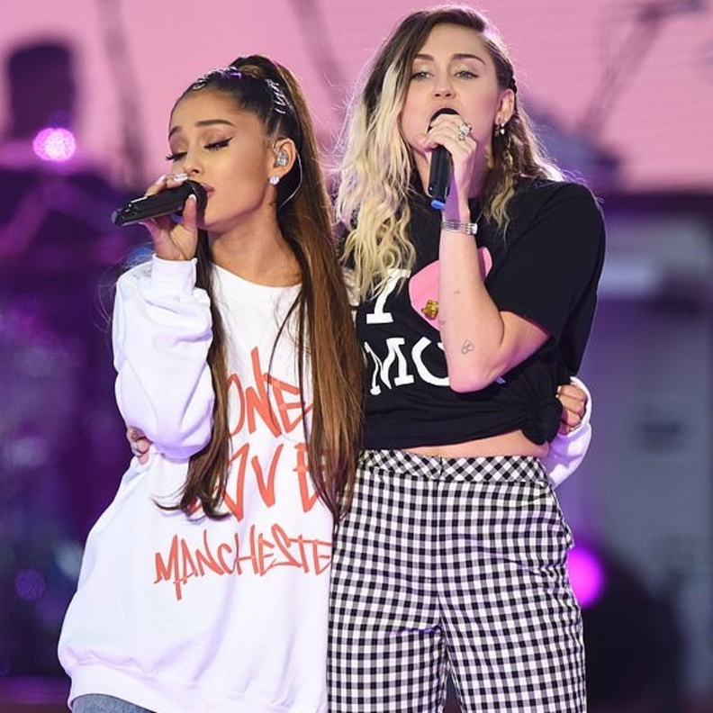 مايلي سايرس وأريانا جراندي