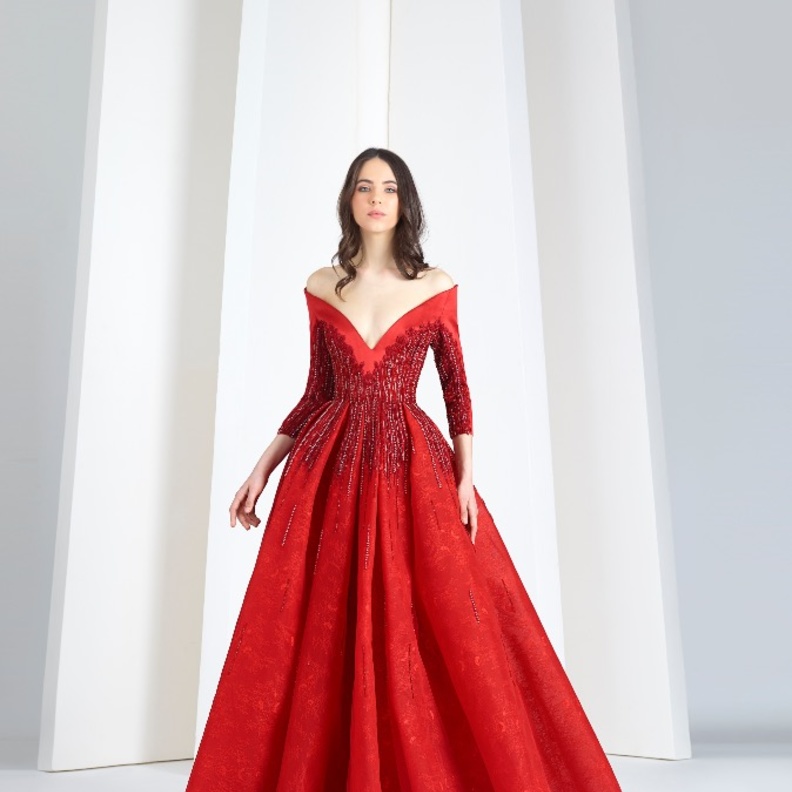 موديلات فساتين خطوبة باللون الأحمر من مجموعة ايلي صعب لعام 2019