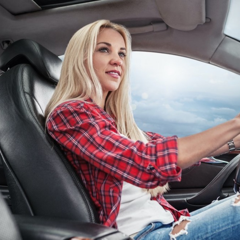 السيارة هيونداي  i10