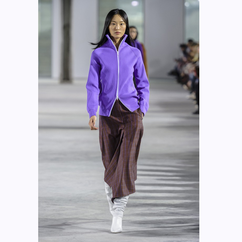 احدث الوان ازياء الشتاء الكاجوال باللون الأصفر من Bottega Veneta