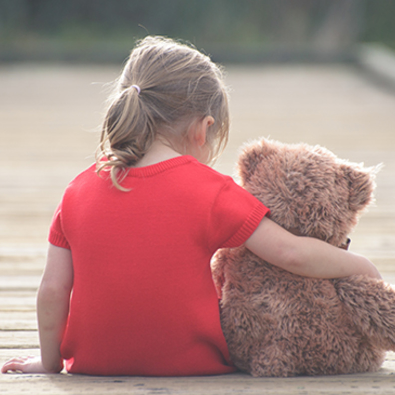 9 علامات هامة تدل على حاجة الطفل للشعور بالعطف والحنان 