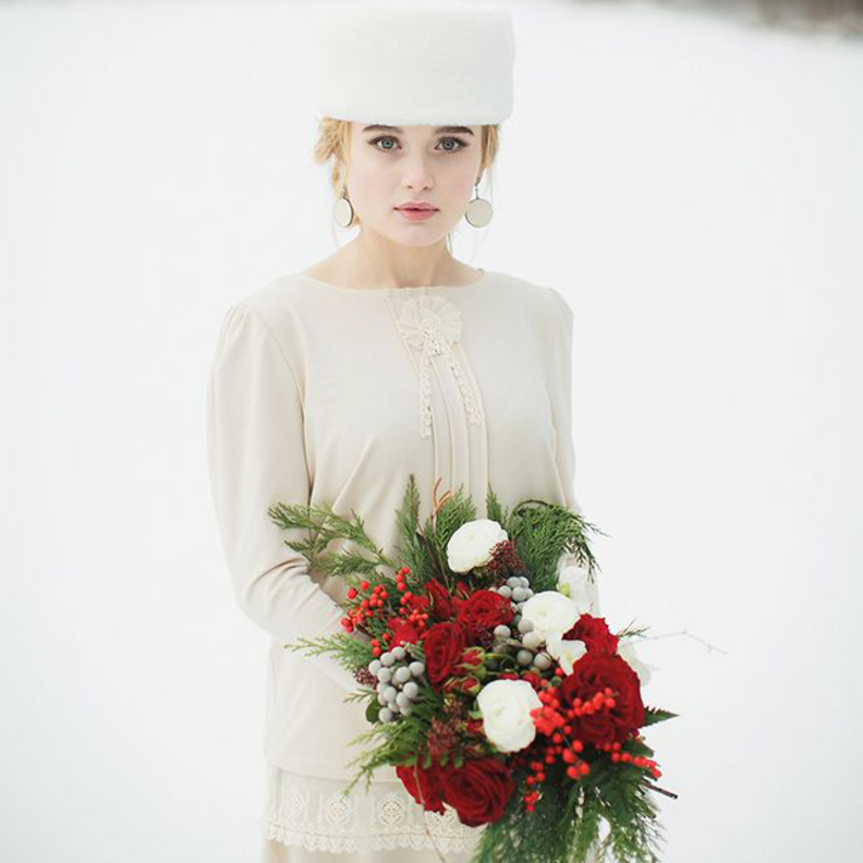 عروس الكريسماس محظوظة في تنظيم حفل مميز.