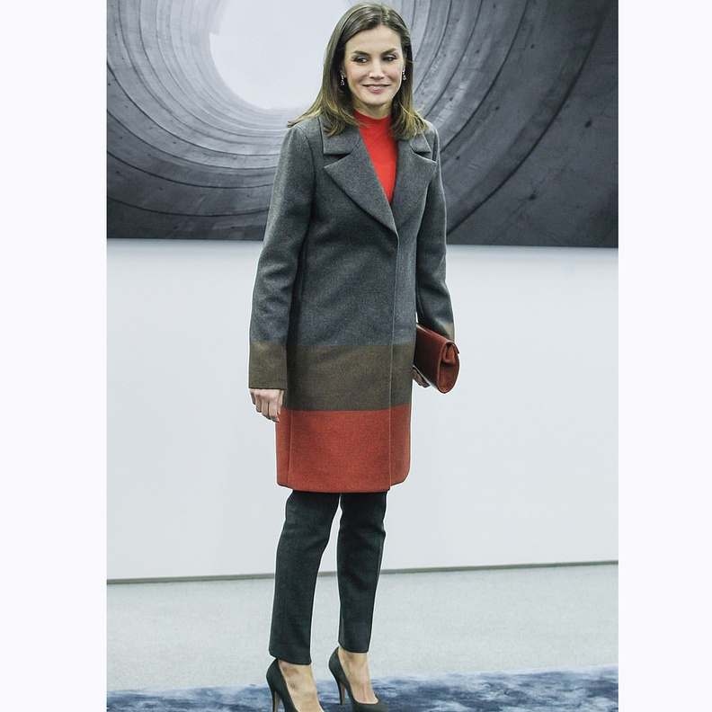 ‏ ليتيزيا ملكة إسبانيا اختارت معطفاً مقلماً حمل توقيع دار ‏Hugo Boss