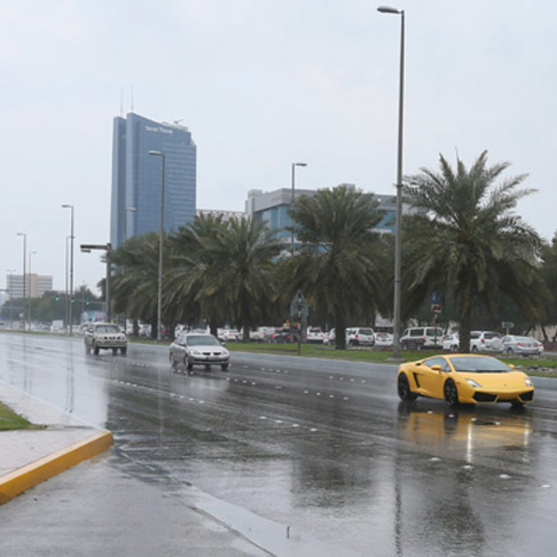 الأرصاد الإماراتية تحذر من سقوط أمطار اليوم الأحد 