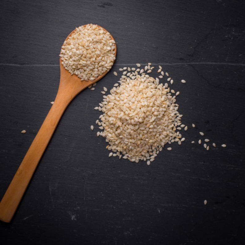 ما هي فوائد تناول السمسم على الريق