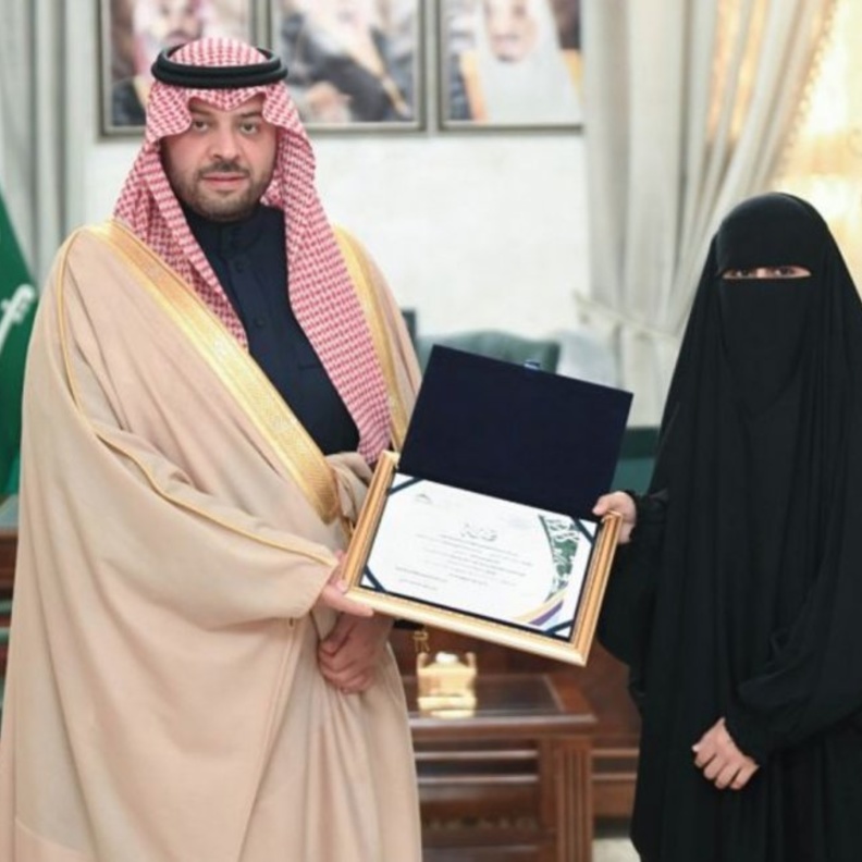  حنين العنزي تحقق المركز الأول على مستوى المملكة في مسابقة القصة القصيرة