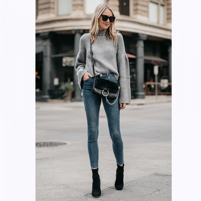 لاطلالة شبابية ناعمة نسقي السويتر الصوفية مع تنورة ماكسي