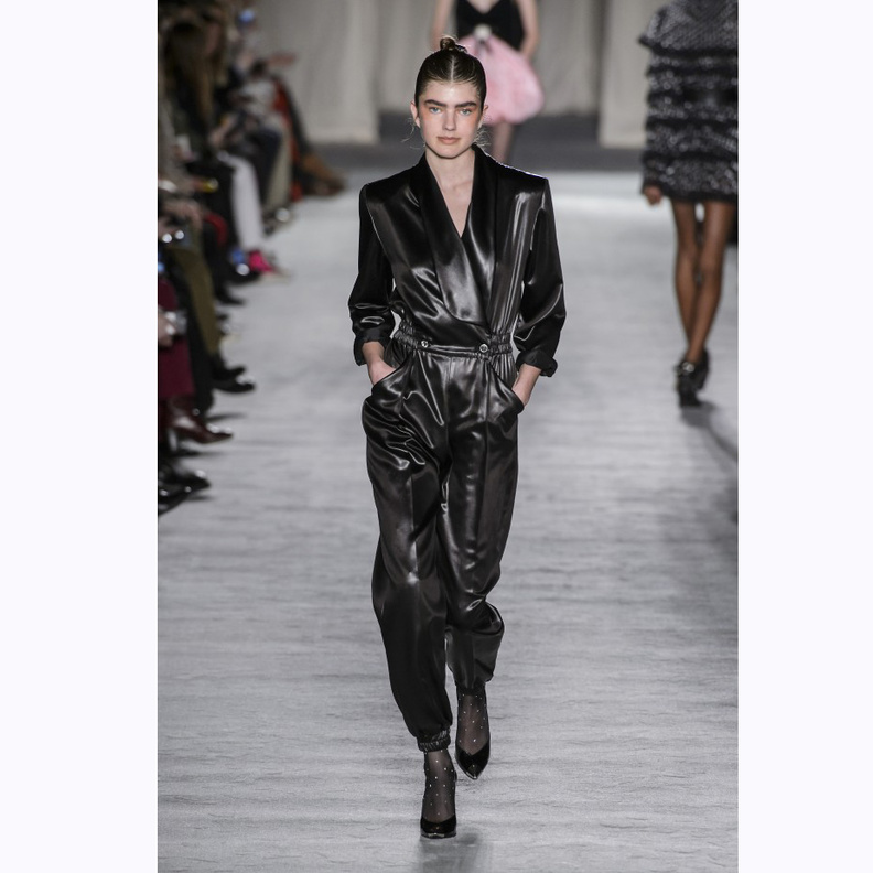 الجمبسوت الجلدي لاطلالة كاجوال في شتاء 2019‏ من Philosophy By Lorenzo Serafini