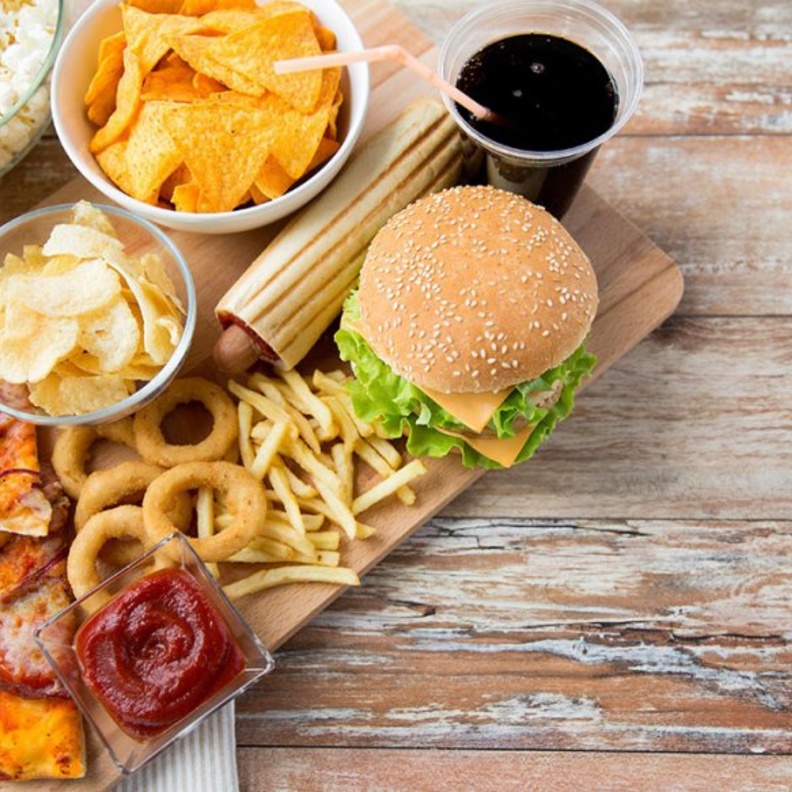 الأطعمة الغير صحية تسبب ارتفاع السكري بعد الأكل