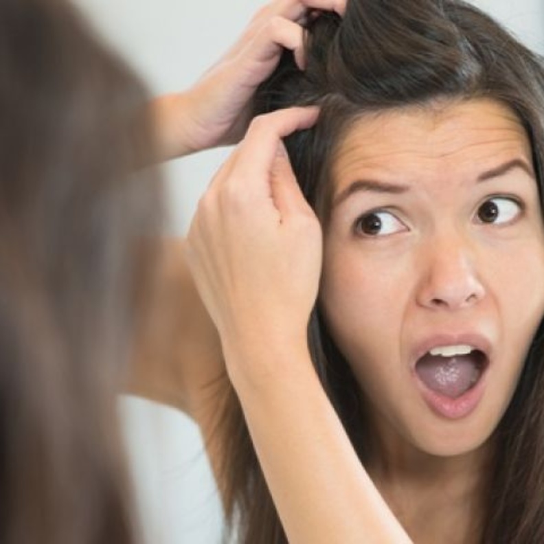 نقص الفيتامينات والمعادن يسبب الشيب المبكر