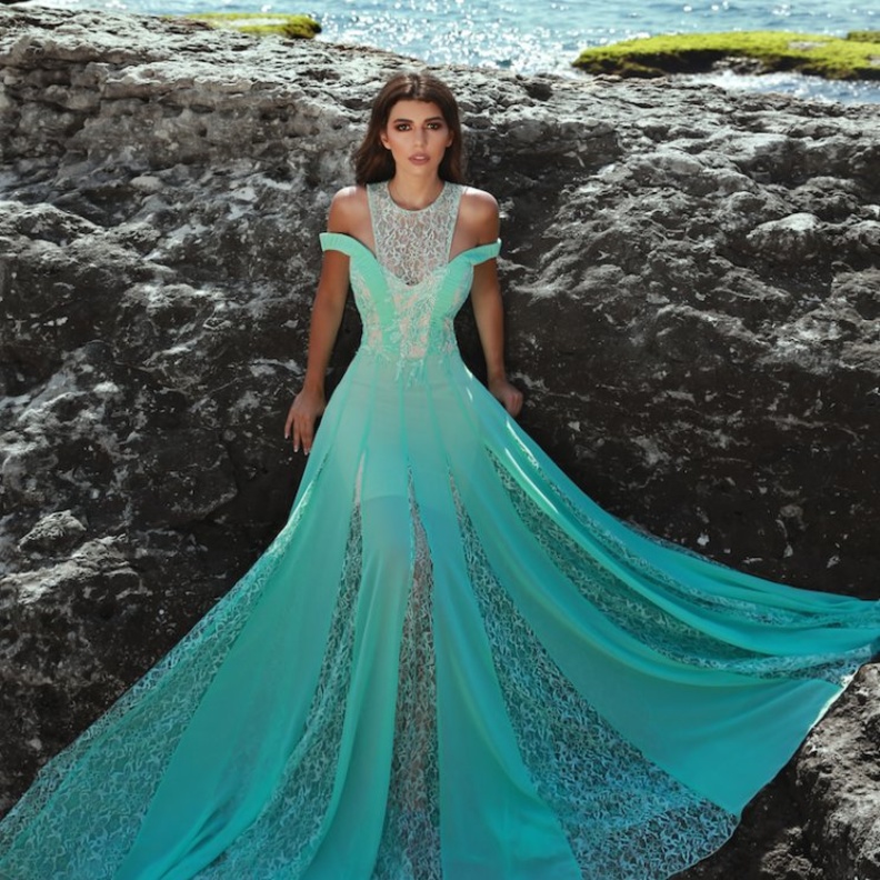 فساتين سهرة بألوان صيفية