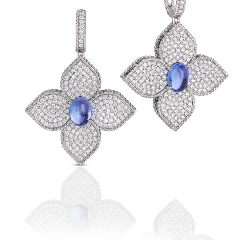 أقراط من الذهب الوردي والأبيض مع عرق اللؤلؤ وقطع من الماس الأبيض والأسود