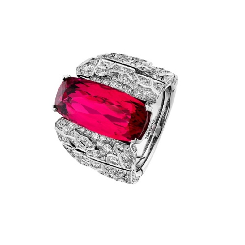 خاتم الماس واسبينيل  من شانيل 