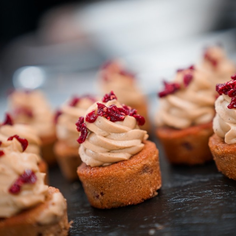 قطع حلوى صغيرة