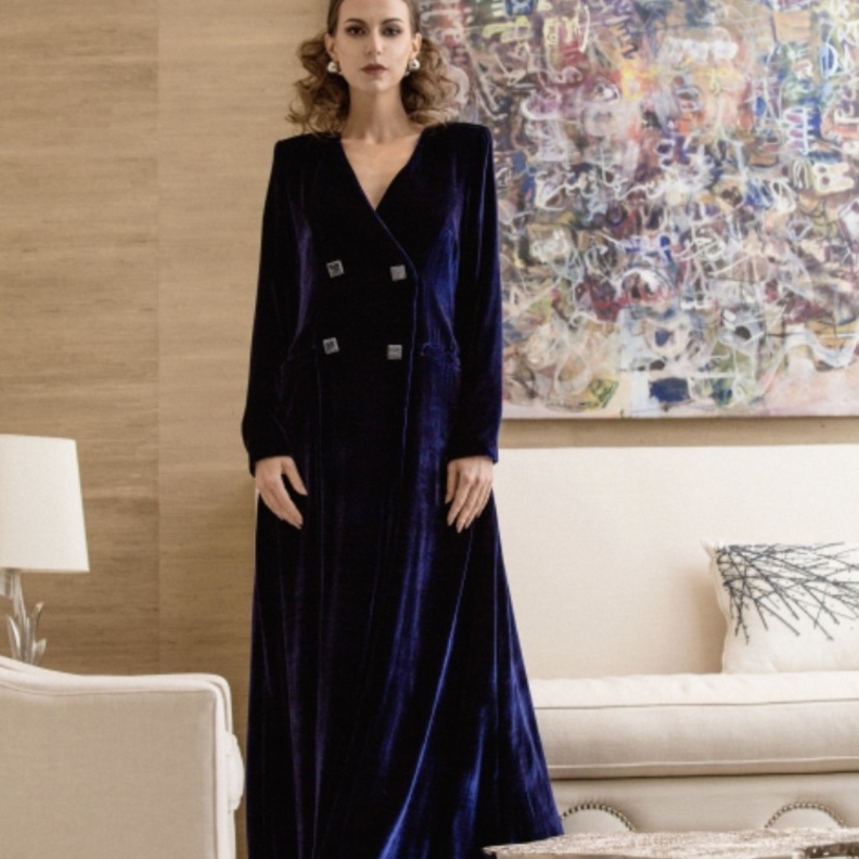 إطلالة أنيقة ومميزة بجمبسوت باستيلي مخمل