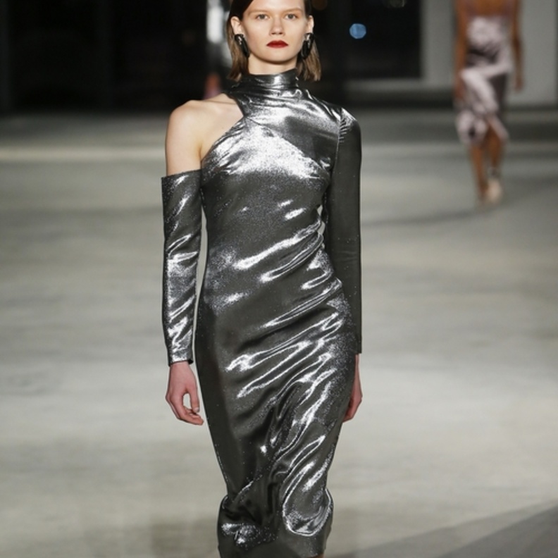  Alberta Ferretti فستان سهرة فضي من