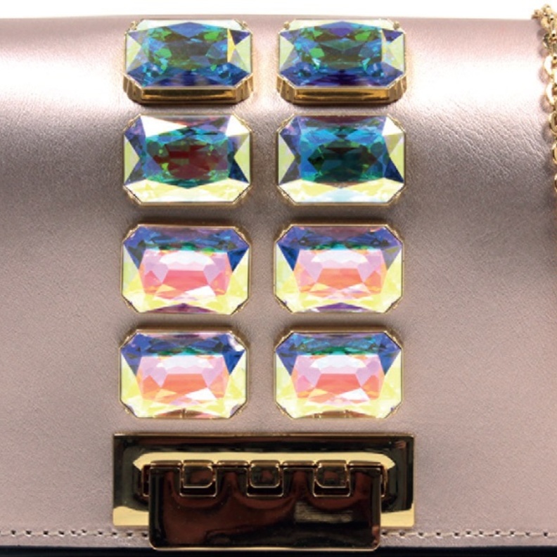 كلتش أنيق من "سان لوران" Saint Laurent