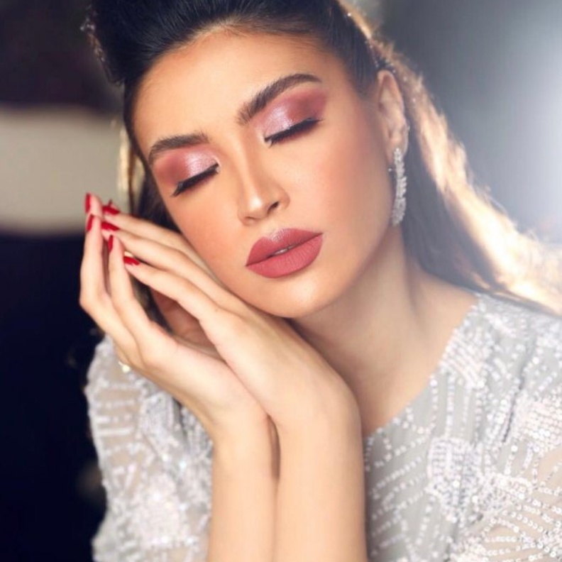 من مكياج خبيره التجميل هيفاء العبيد.