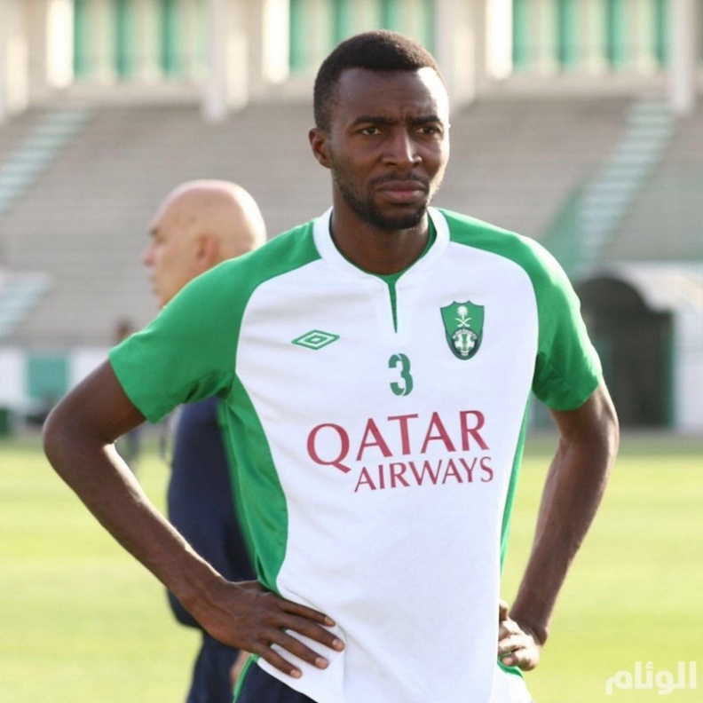 أسامة هوساوي يفاجئ الوسط الرياضي السعودي باعتزاله