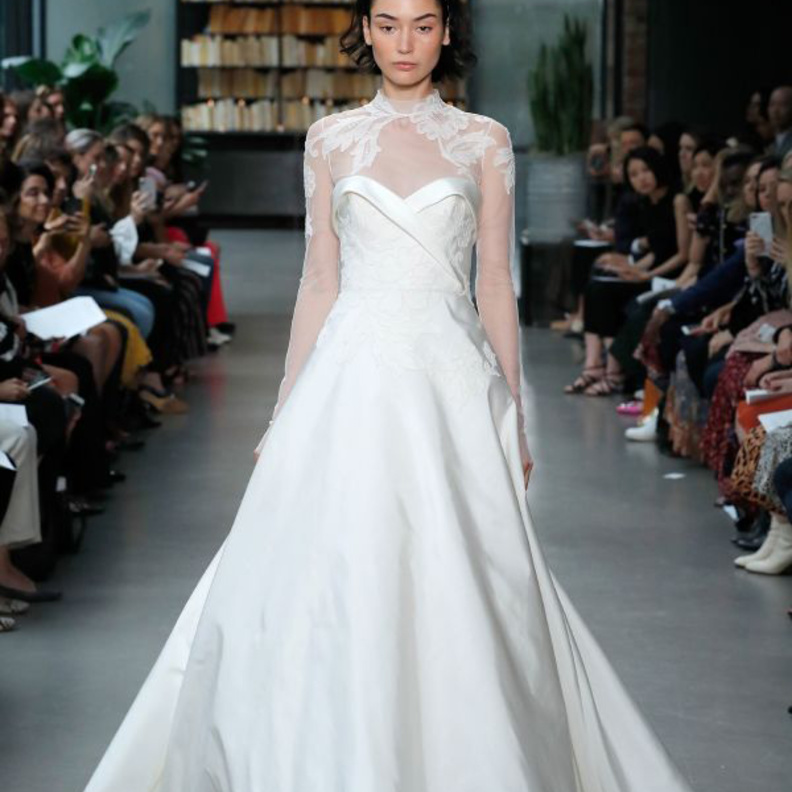 فساتين الزفاف بقبة العنق العالية من مجموعة Amsale