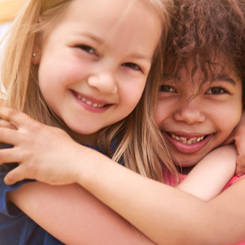 نصائح لتعليم الأطفال كيفية بناء صداقات قوية 