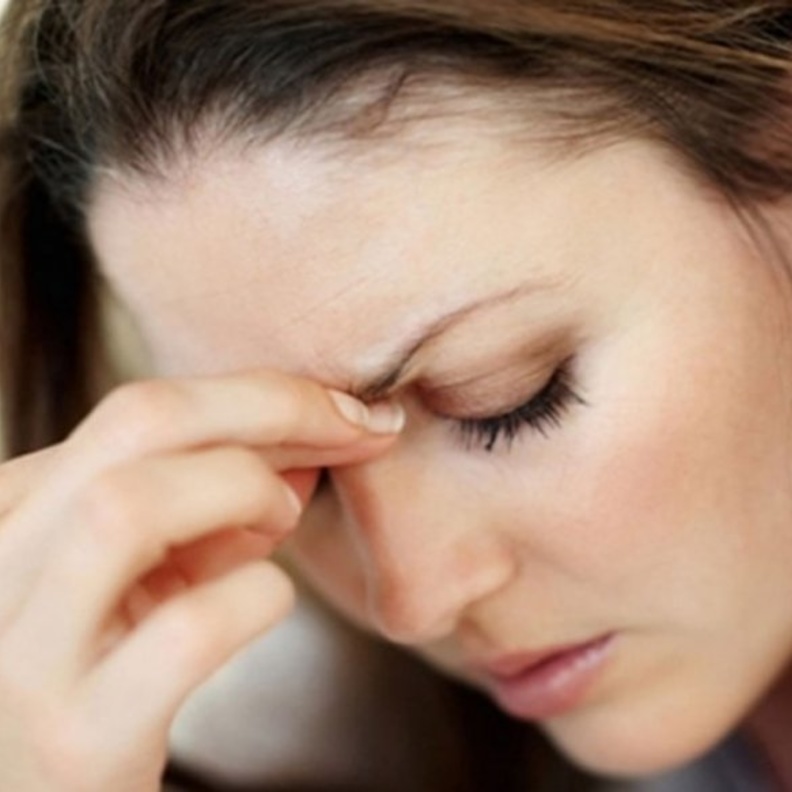 فقر الدم المنجلي يسبب الصداع و الغثيان