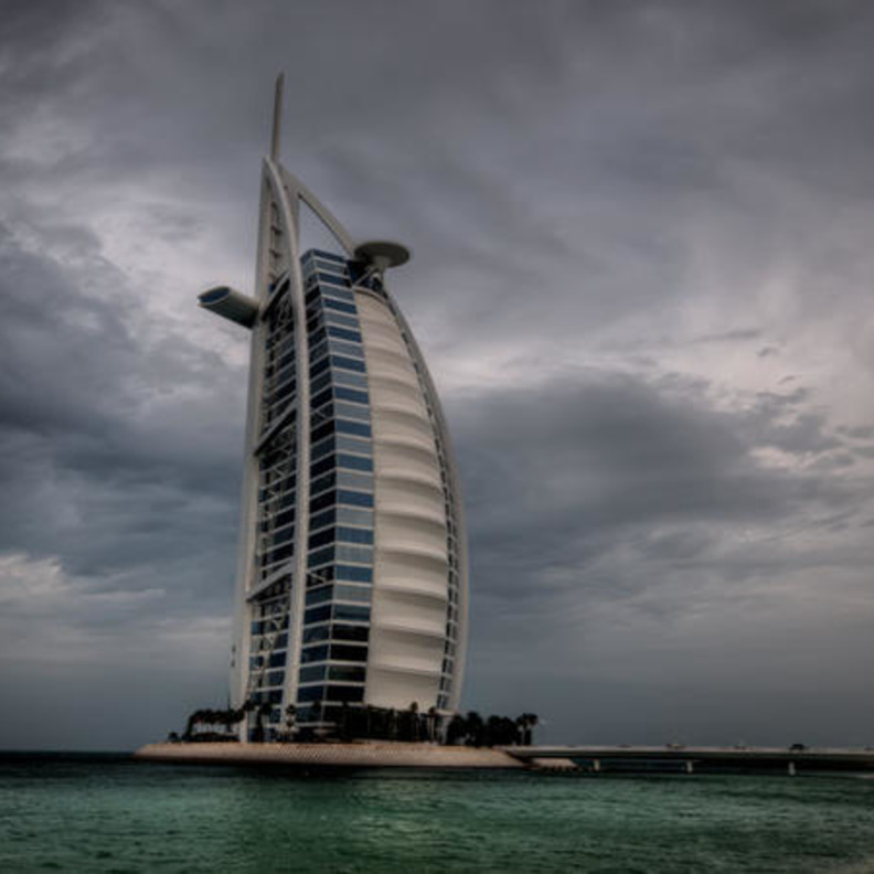 الأرصاد الإماراتية تكشف توقعاتها لطقس الأثنين: غائم جزئيا في ساعات النهار رطب ليلا