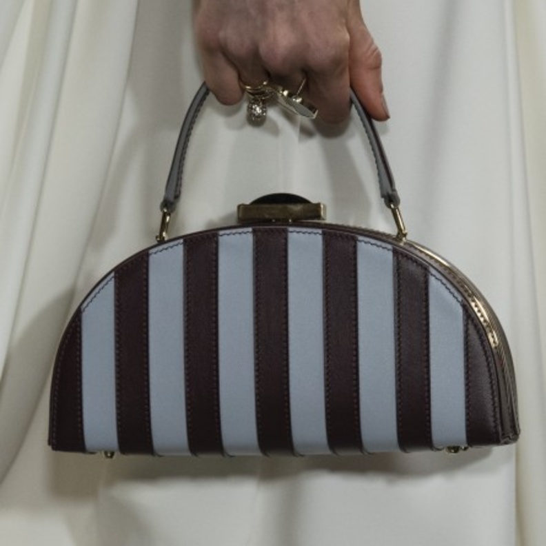 إبدئي عامك الجديد وتألقي بحقائب كلاسيكية مناسبة للعمل من Adeam